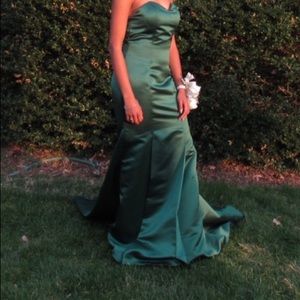 Emerald green prom dress